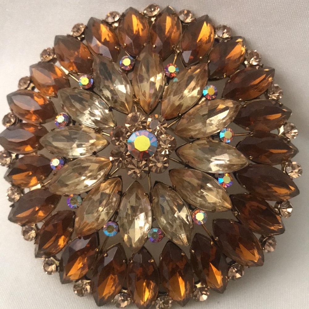 NEW WOT GOLDEN BROWN TAN BROOCH